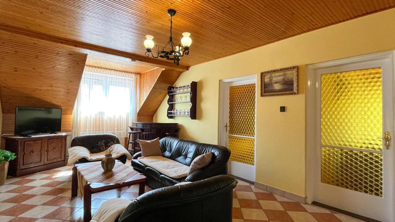 זלקרוס Magyar Apartmanhazak I-Iii. מראה חיצוני תמונה