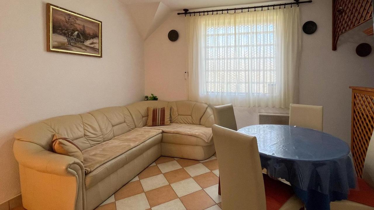 זלקרוס Magyar Apartmanhazak I-Iii. מראה חיצוני תמונה