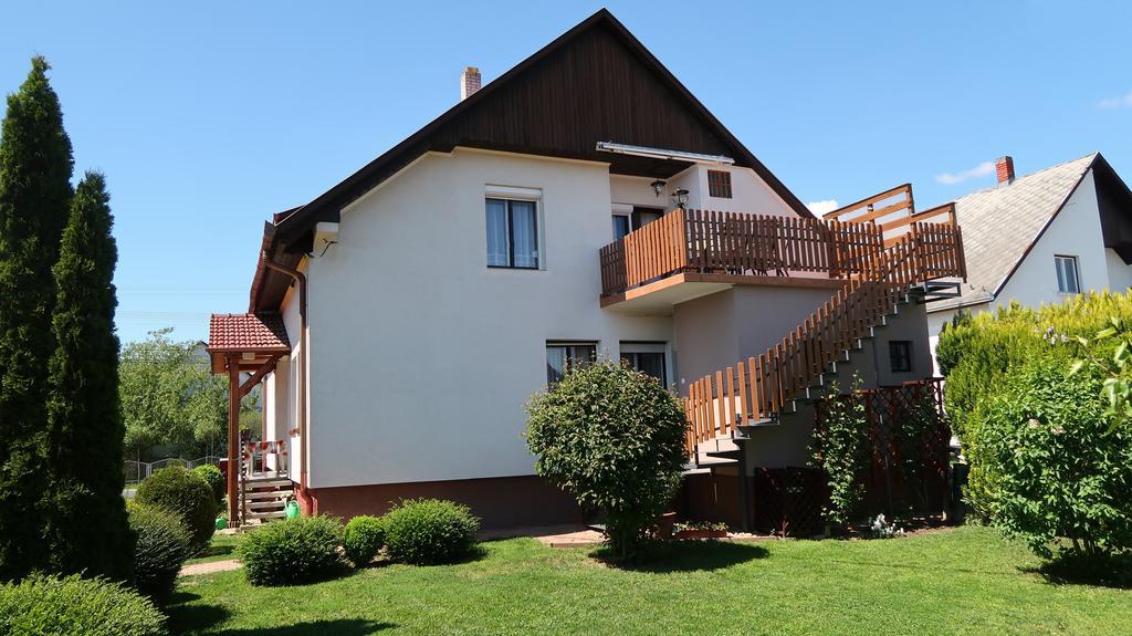 זלקרוס Magyar Apartmanhazak I-Iii. מראה חיצוני תמונה